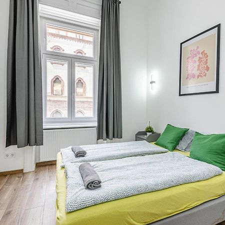 Whale Urban Apartments Budapest Bagian luar foto